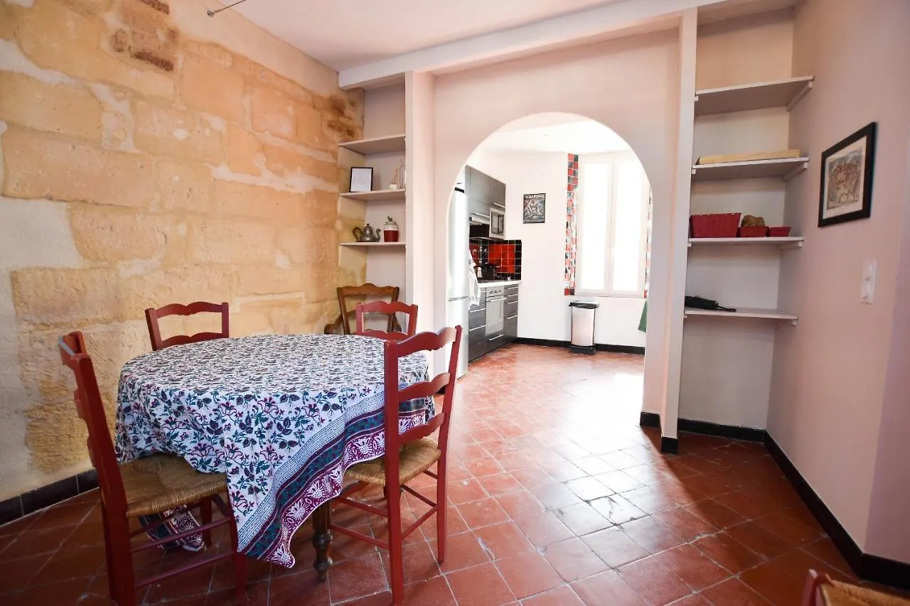 Hébergement de vacances Micoulet - Maison avec parking en ville Arles France