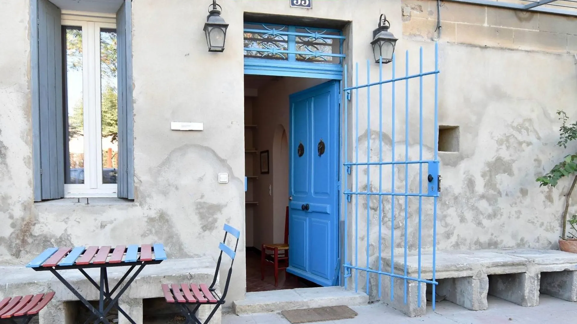 Micoulet - Maison avec parking en ville Arles